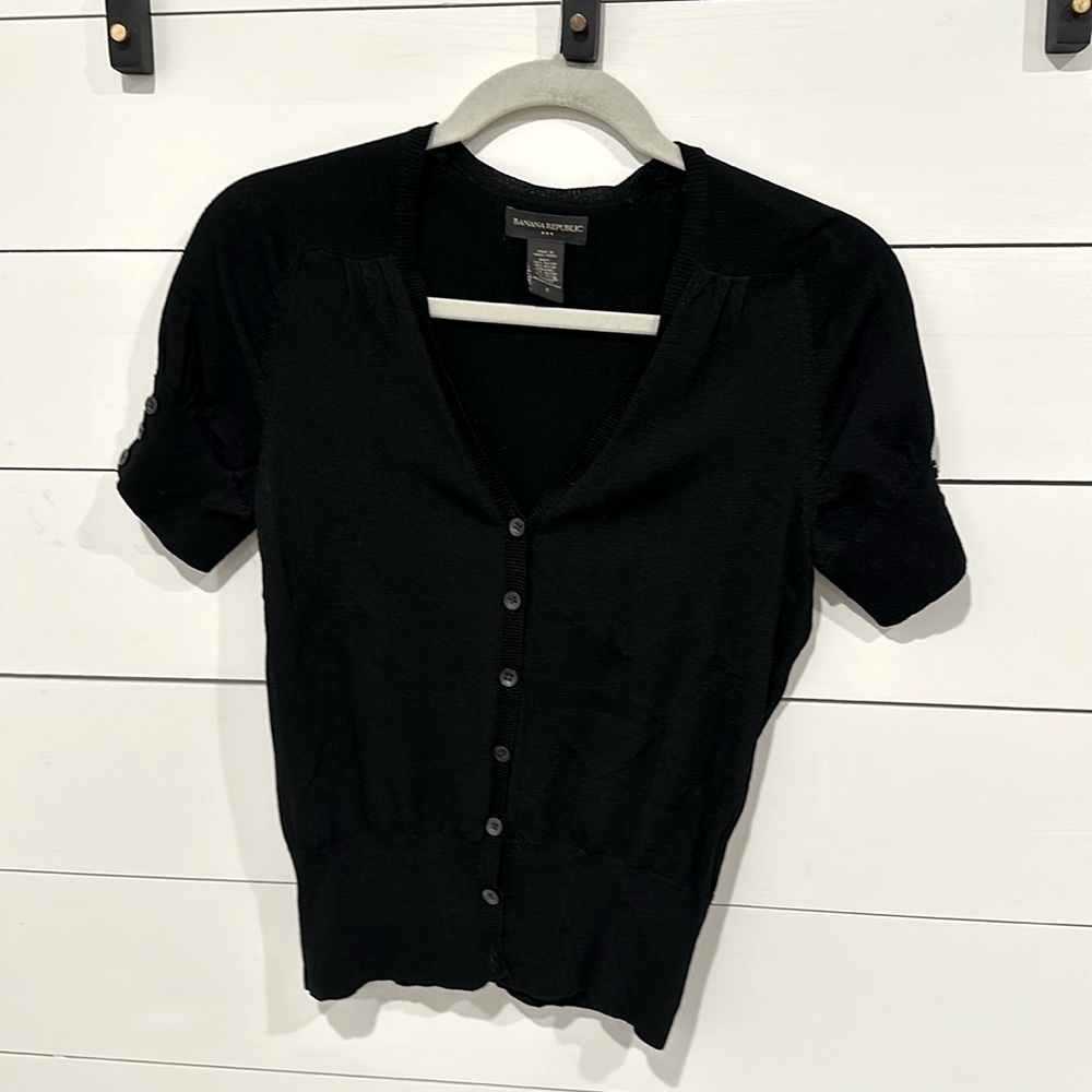 Banana republic button up small black top buttons on sleeves